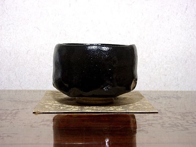 楽焼　大徳寺 大亀老師 銘：古里　陶工 佐々木輝夫 作　茶碗　共箱　無傷　保証。