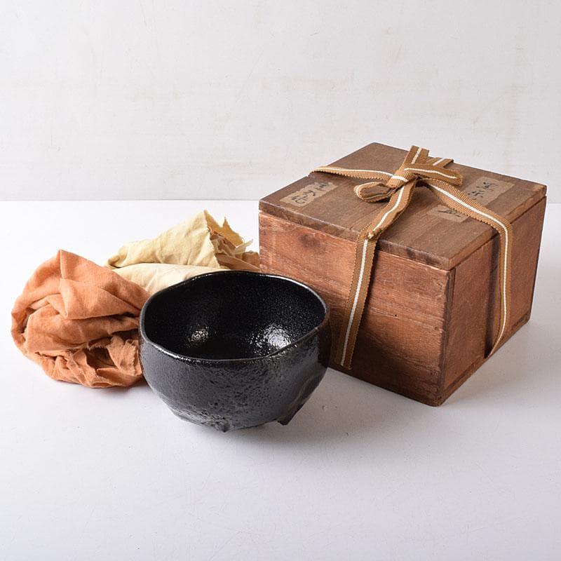 茶道具　九代楽吉左衛門　了入作　黒楽茶碗　十二代楽吉左衛門極め箱　M　R8353