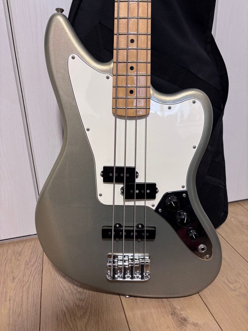 フェンダー　ジャガーベース fender jaguar bass(ケース付き)
