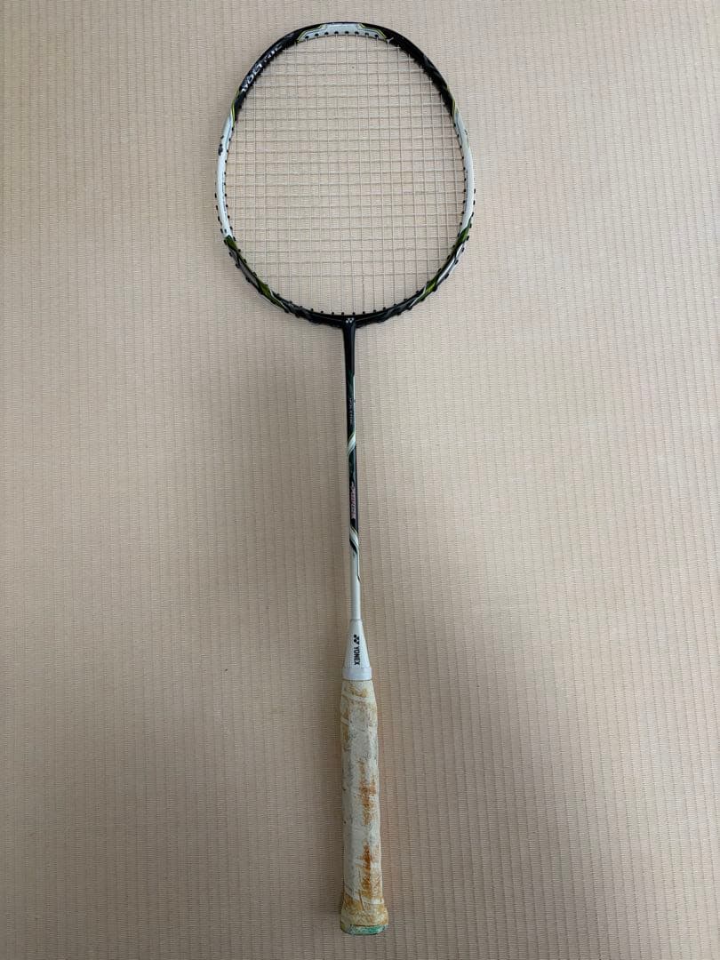 ヨネックス　ボルトリックZフォース　4UG5