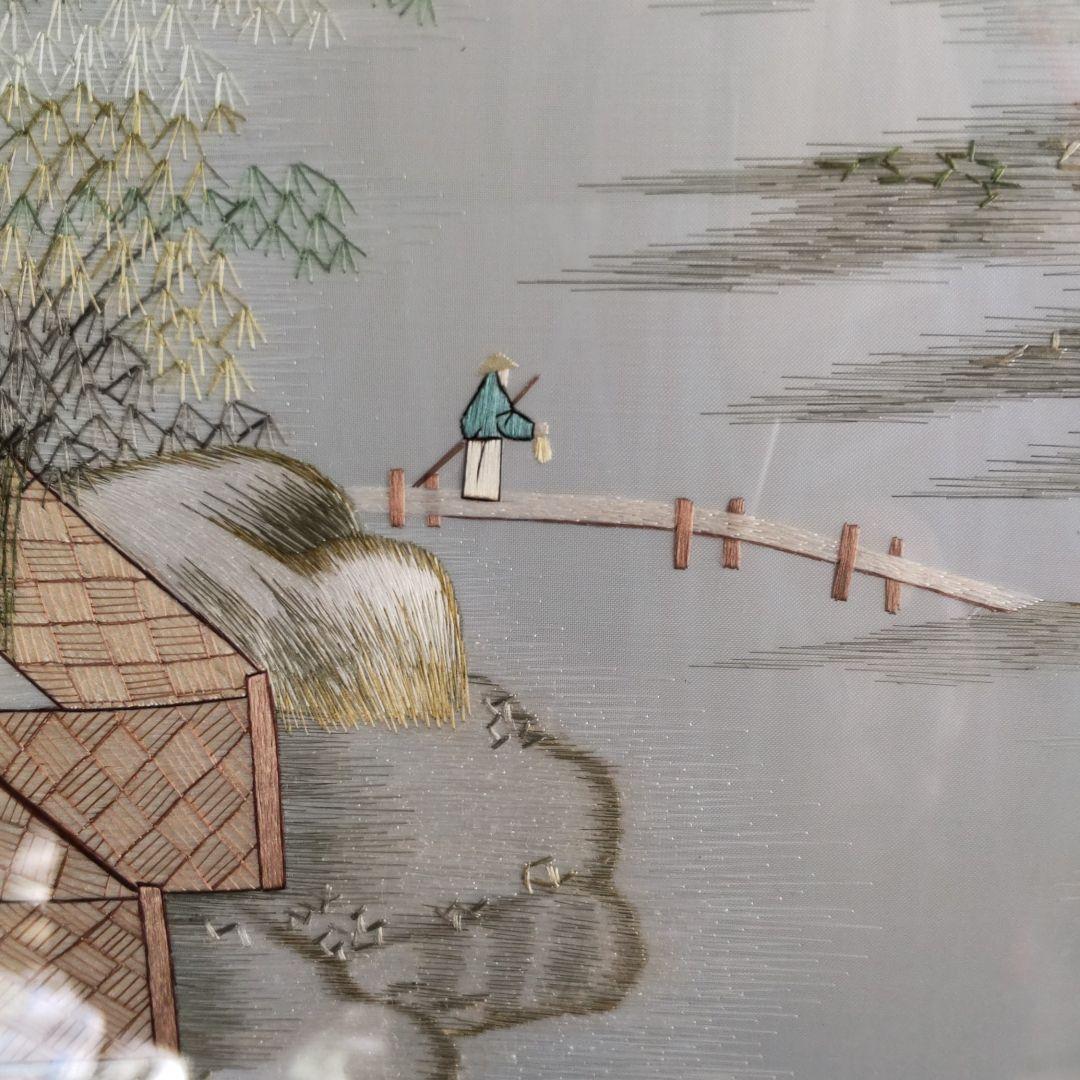 中国伝統工芸品、両面刺繍の山水画です。