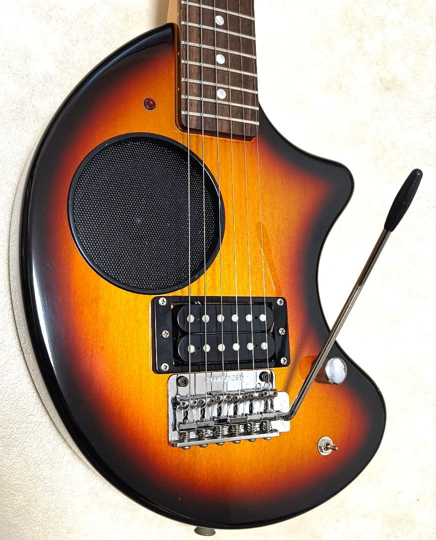 【美品】ZO-3 芸達者 3TS アンプ内蔵ミニギター 専用ケース付き!