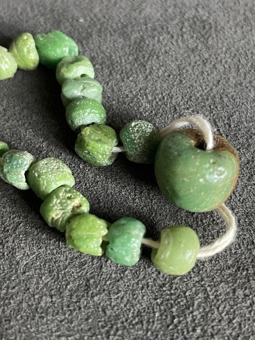 古墳期　硝子玉一連　風化　出土品　とんぼ玉