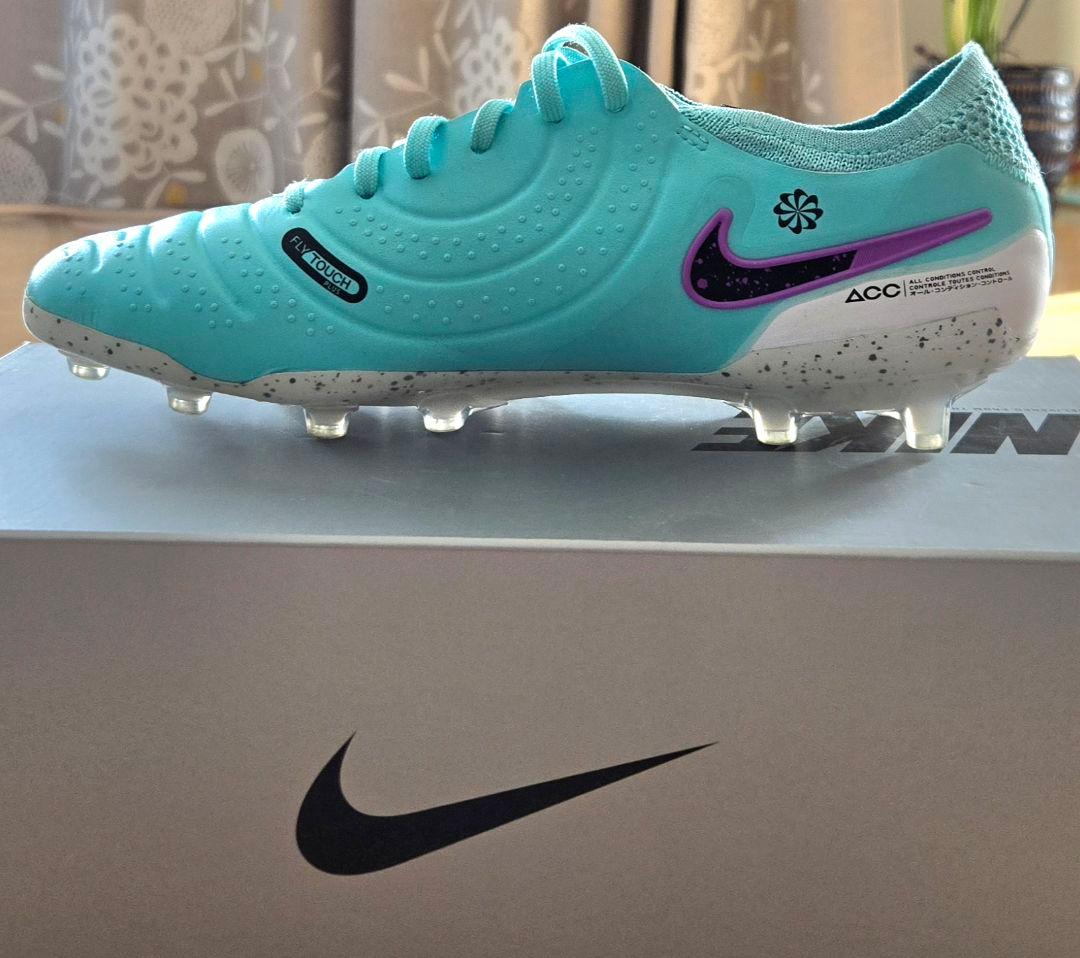サッカースパイク　ナイキ　ティエンポ