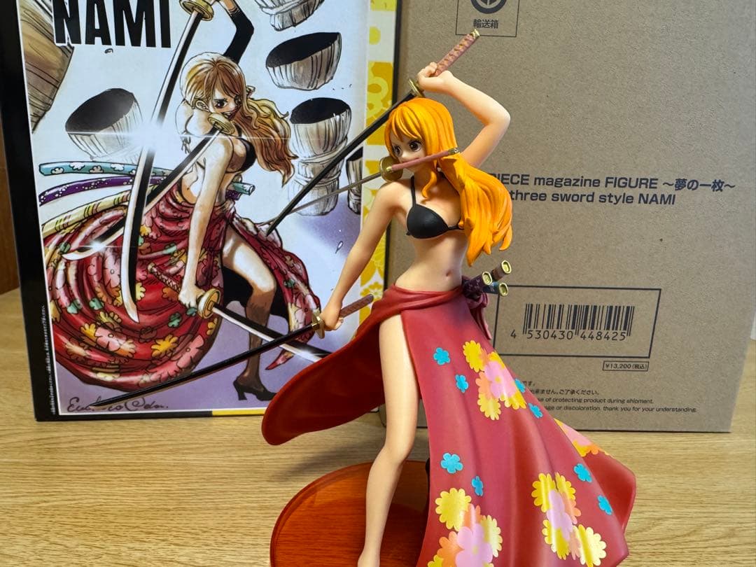 ワンピースmagazine夢の一枚三刀流ナミ　開封品