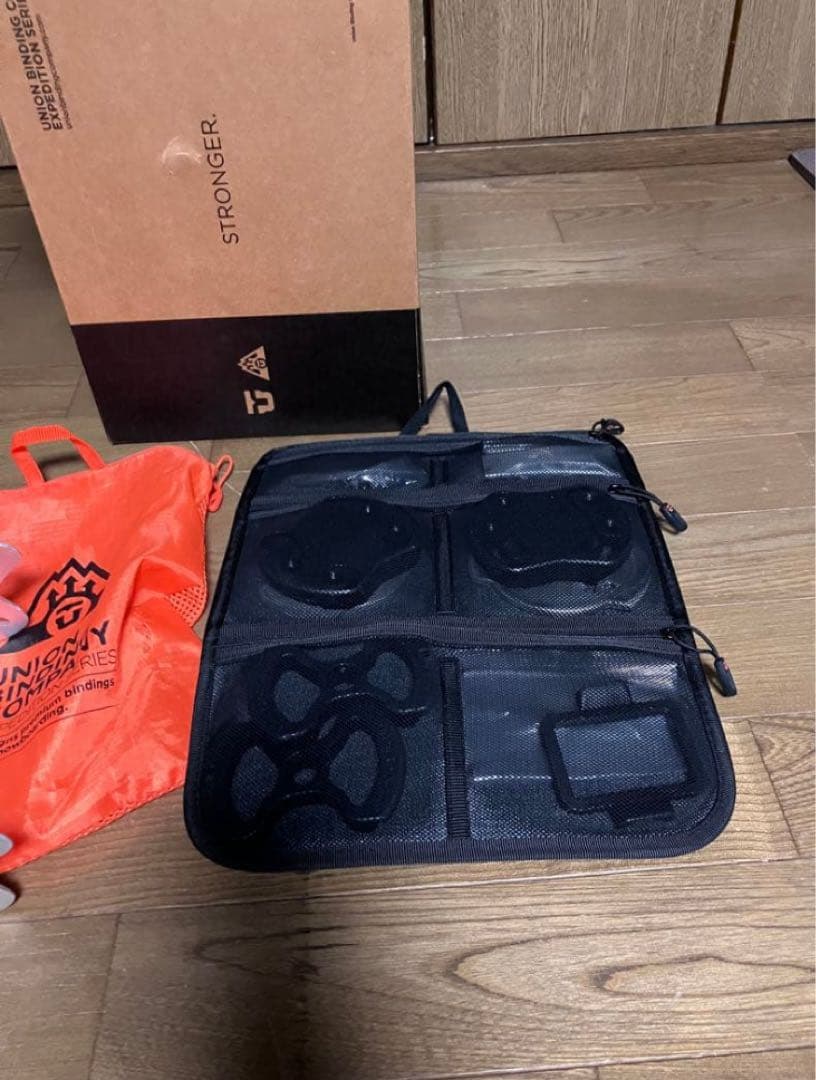 ゴ*ラ様 スプリットボードビンディングUNION chargerクランポン付