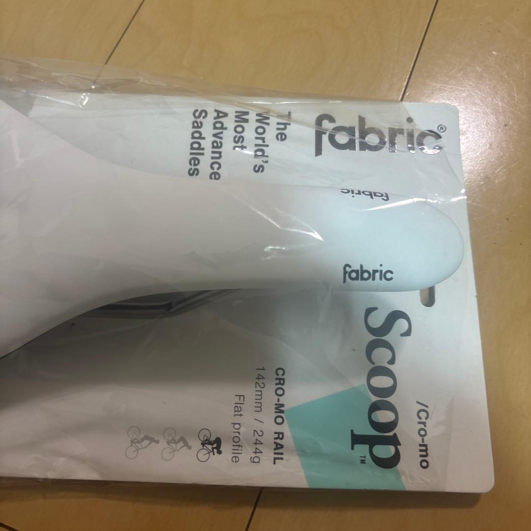 fabric Scoop サドル 142mm Cromo