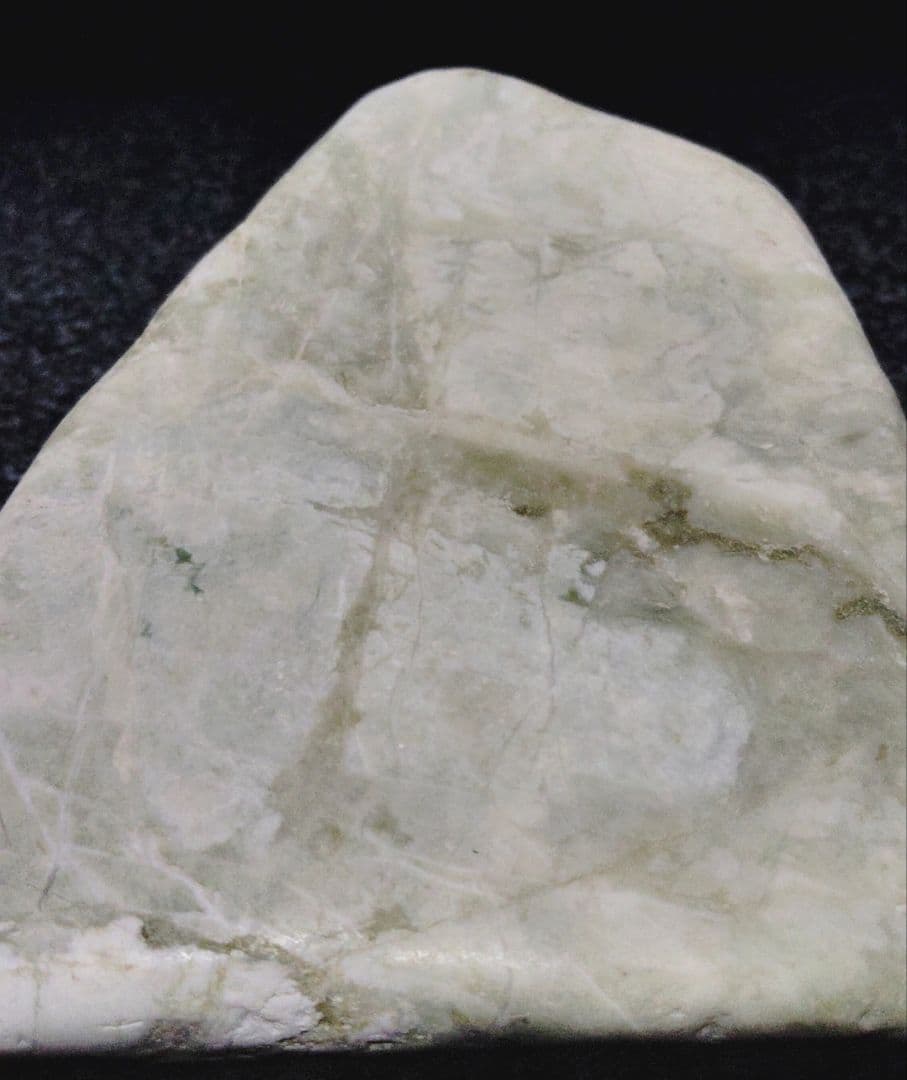 ★翡翠原石★糸魚川硬玉【小滝・転石・切り出し②859ｇ】