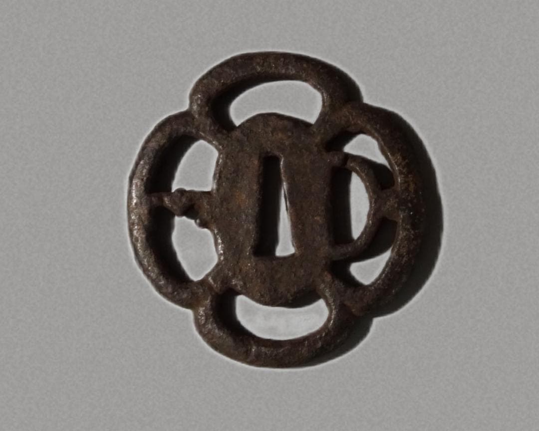 時代物　短刀用鐔 ３枚＋縁１個　まとめて