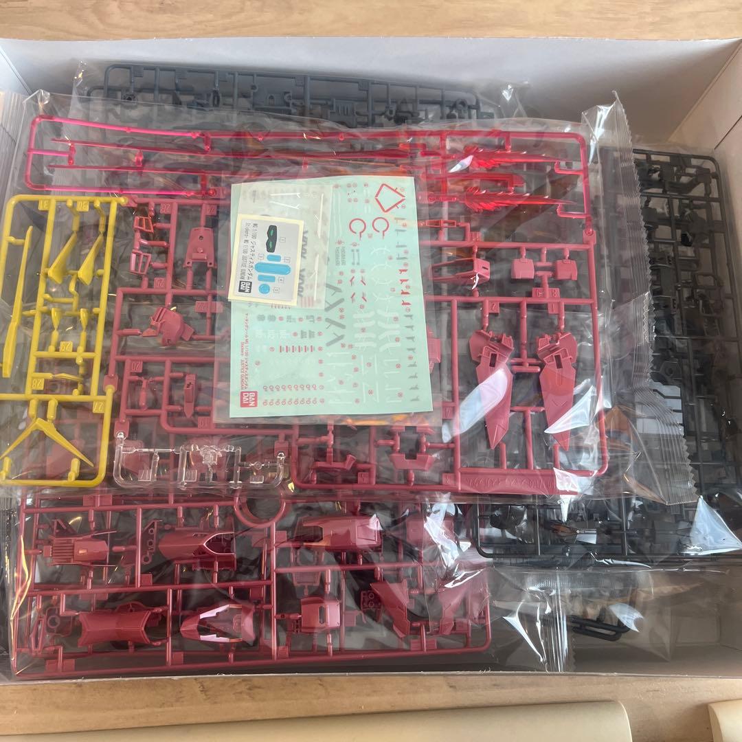 BANDAI JUSTICE GUNDAM 1/100 プラモデル　MG