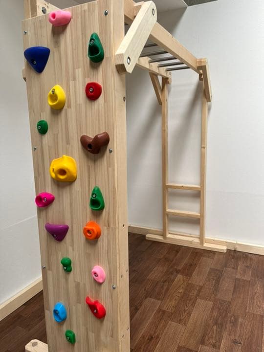 雲梯　うんてい　室内　ブリキエーション　ボルダリング　鉄棒　ターザンロープ