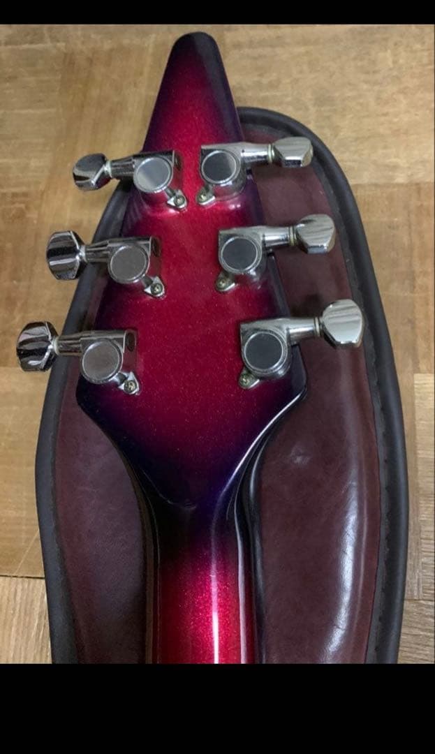 Vシェイプエレキギター グラデーションピンク FERNANDESエレキギター