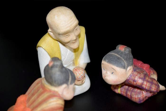 紙塑人形創始者　鶴巻 三郎　作『にらめっこ』日本人形　共箱　真作保証