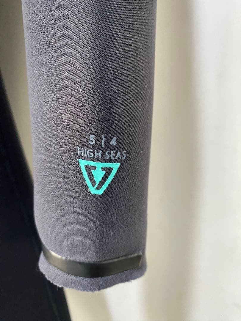 visslaフード付き5/4mmフルスーツLサイズ