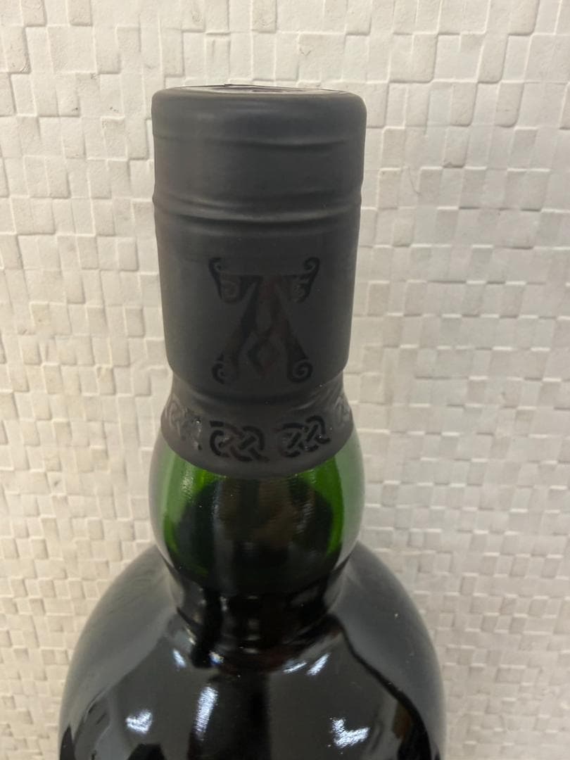 アードベッグ ダークコーヴ スコッチウイスキー 700ml　46.5％