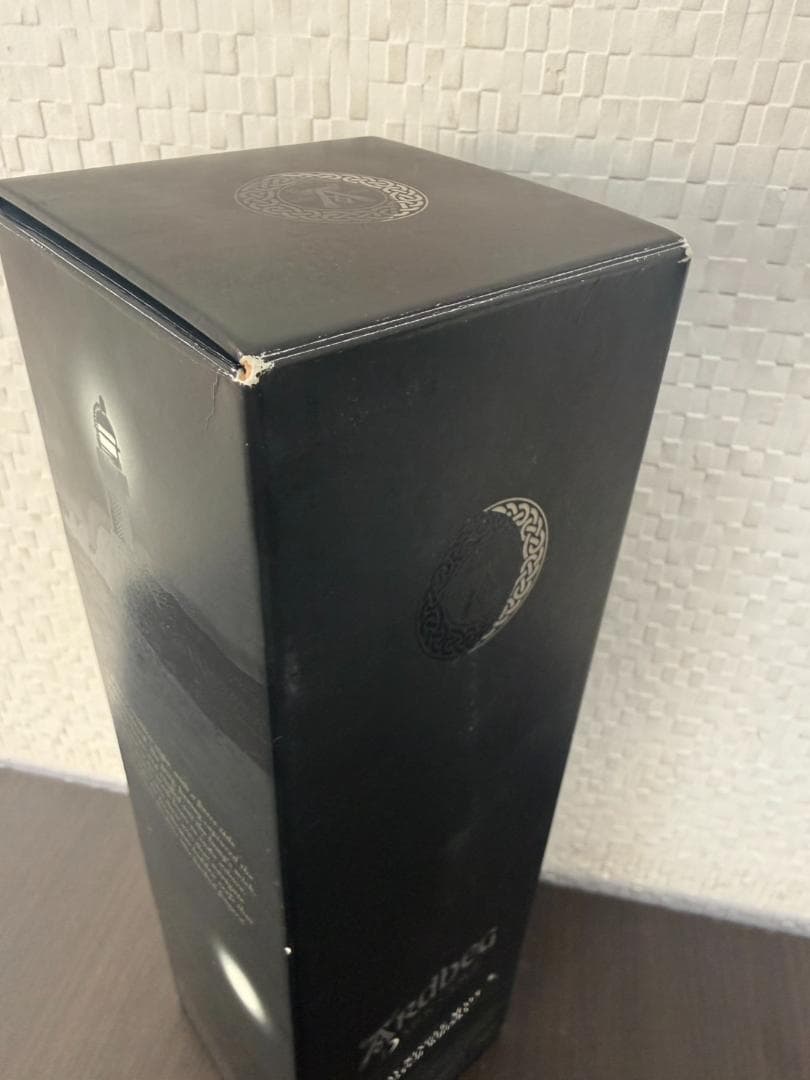 アードベッグ ダークコーヴ スコッチウイスキー 700ml　46.5％