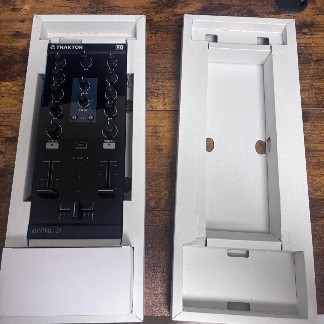 TRAKTOR KONTROL Z1 DJミキサー