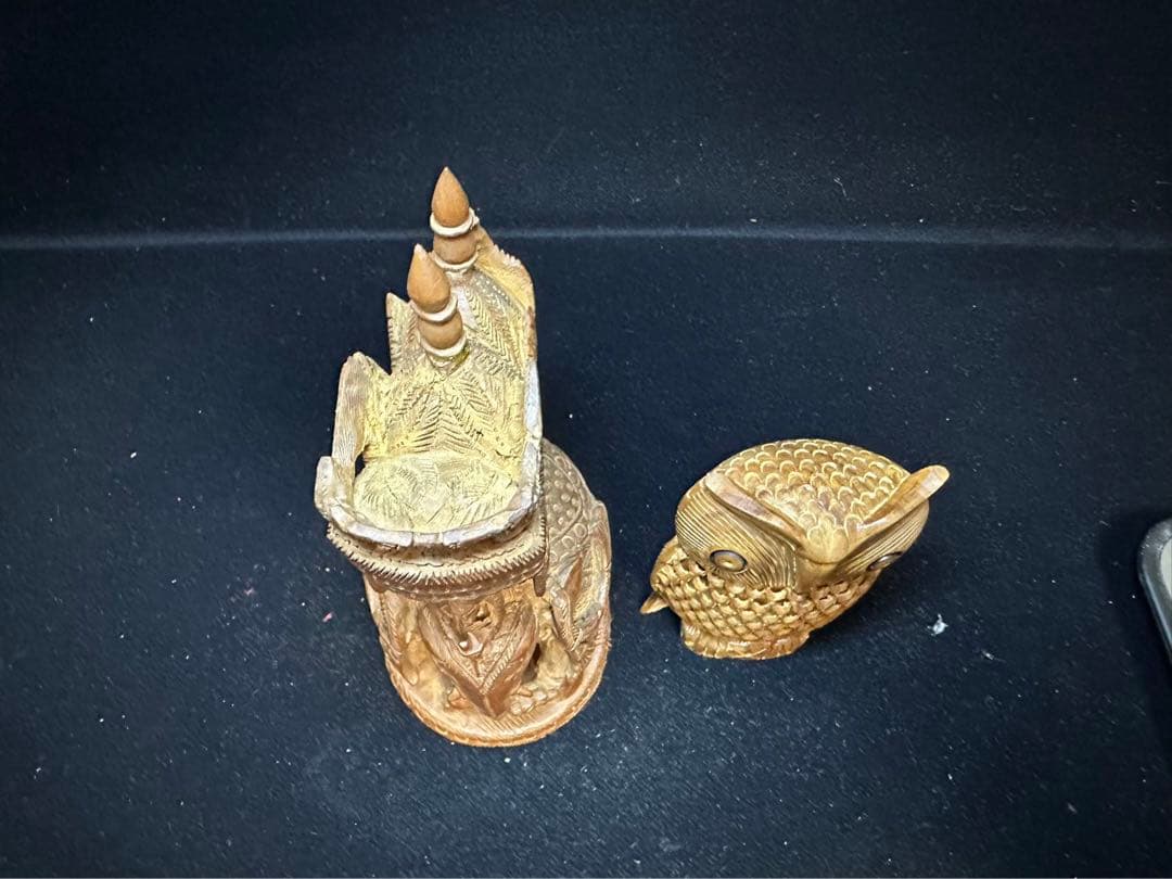 木彫り　白檀　インド　仏像　彫刻 置物　細密細工　骨董　アンティーク