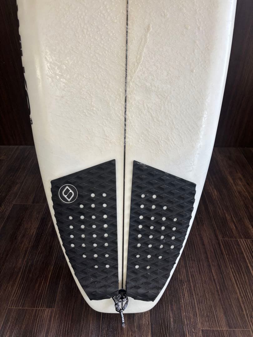 DHD5.10 5回使用の美品/フィン/ケース付き/ショートボードサーフボード