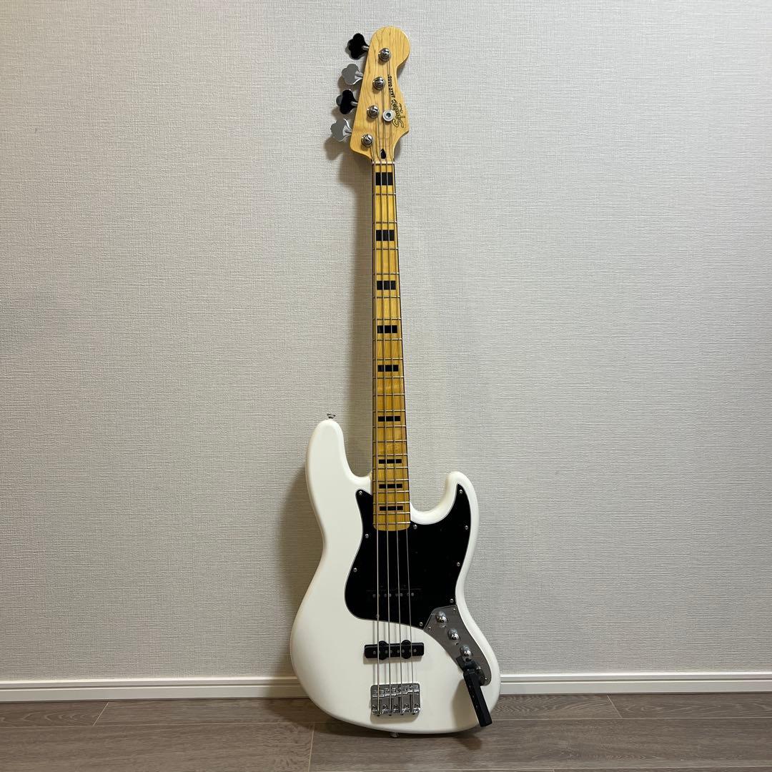 Squier Jazz Bass OWT エレキギター　ホワイト