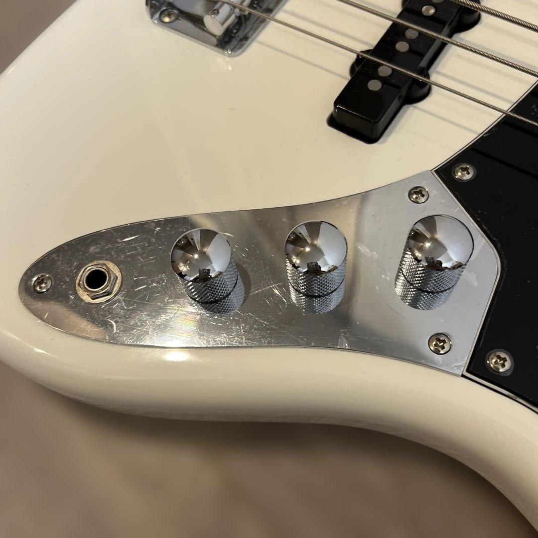 Squier Jazz Bass OWT エレキギター　ホワイト