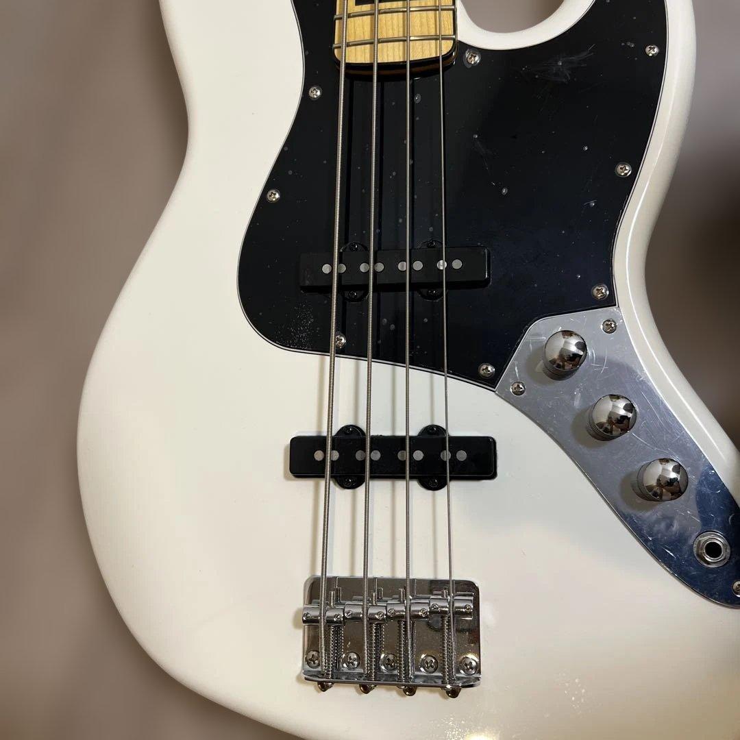 Squier Jazz Bass OWT エレキギター　ホワイト