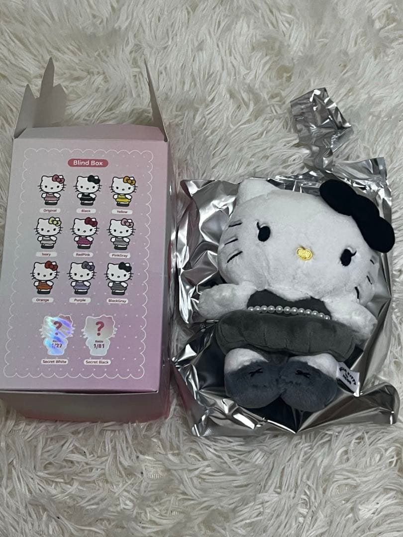 サンリオ　ハローキティ　ぬいぐるみ　JISOOコラボ　新品