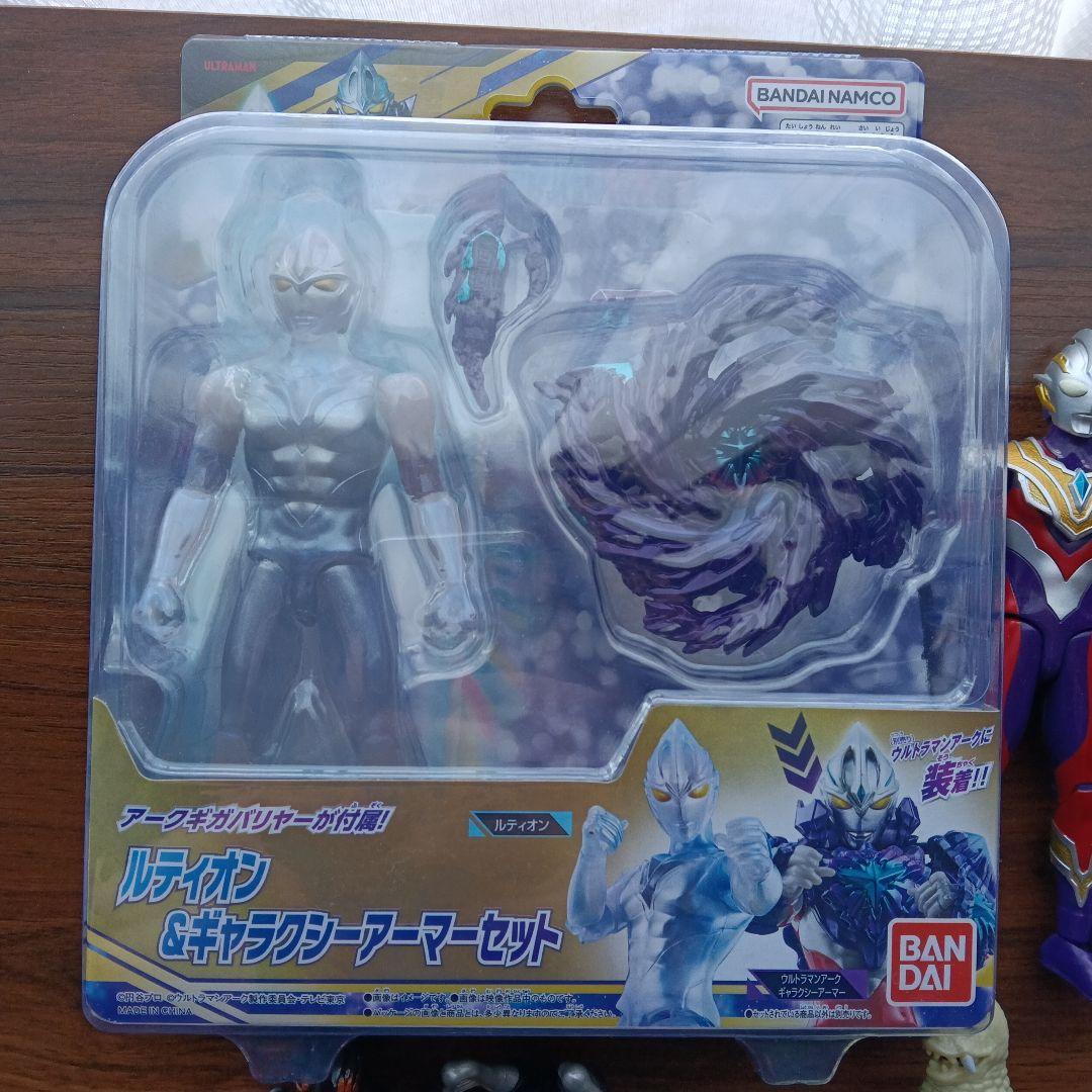 ウルトラマン　怪獣　アクション　フィギュア　バンダイ