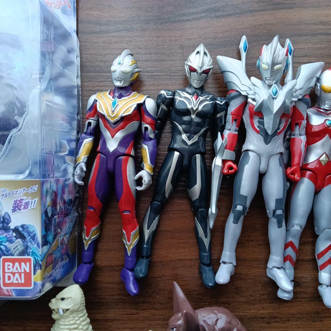 ウルトラマン　怪獣　アクション　フィギュア　バンダイ