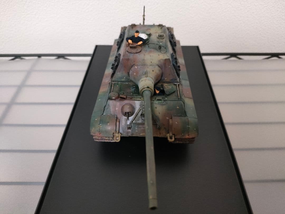 タミヤ1/48ドイツヤークトタイガー完成品　（ディスプレイケース付き）
