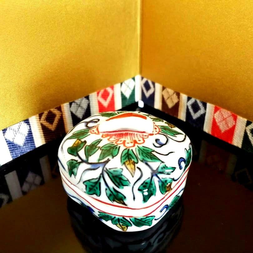 九谷焼　加州山代窯　九谷美陶園　茶道具　香合　骨董　古美術　　古九谷　手描き