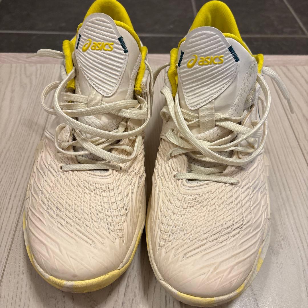 ASICS バスケットボールシューズ ホワイト/イエロー