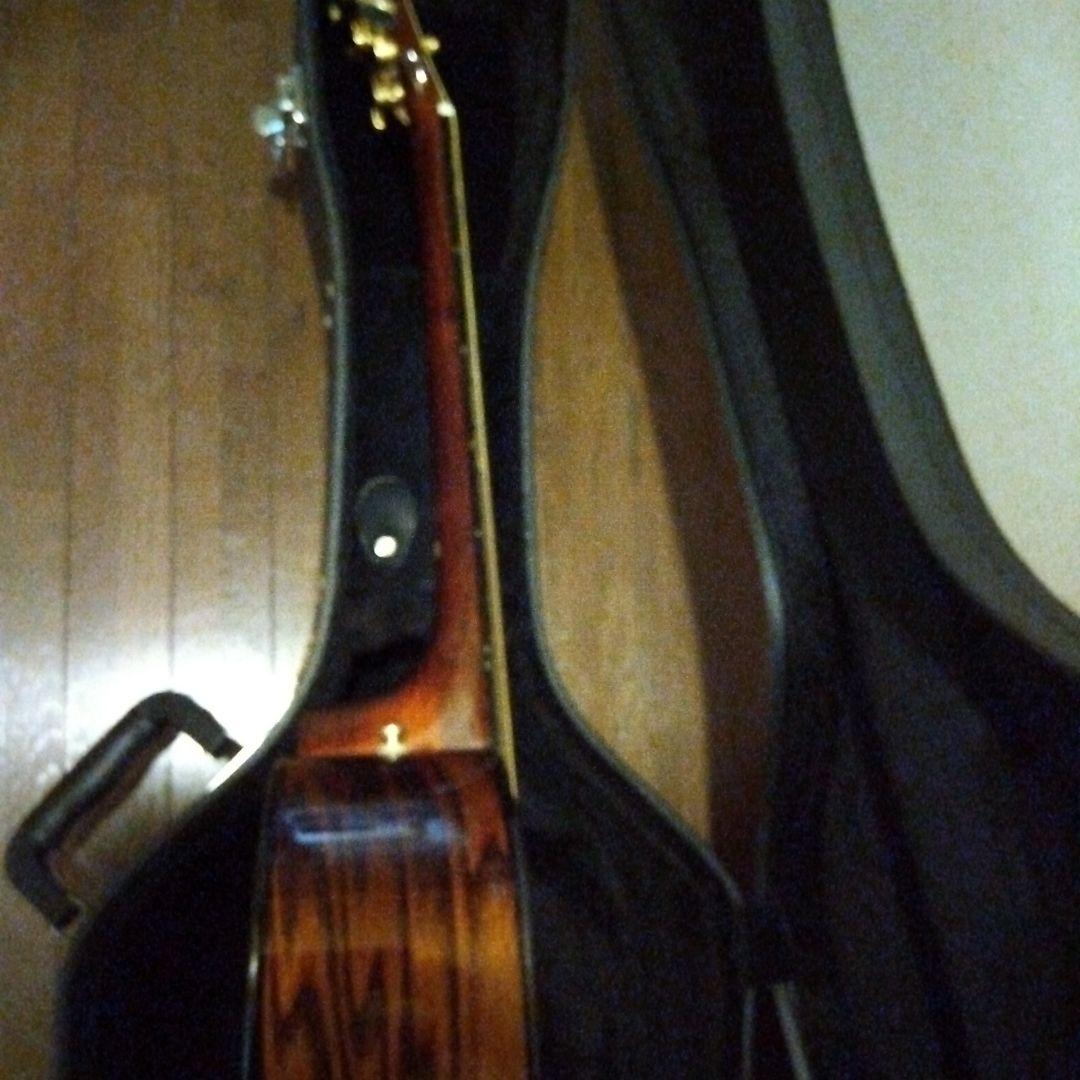 Fender　GDC200 エレアコ　サイドバックの木目がカッコいいギターです。