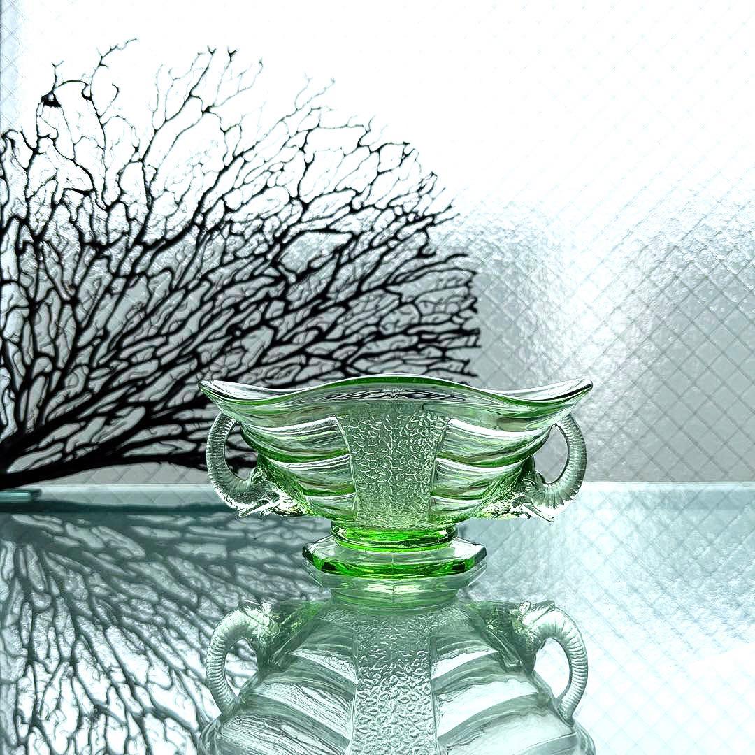 骨董　時代ガラス　フィギュリン　エレファント　象　プレスガラス　菓子器