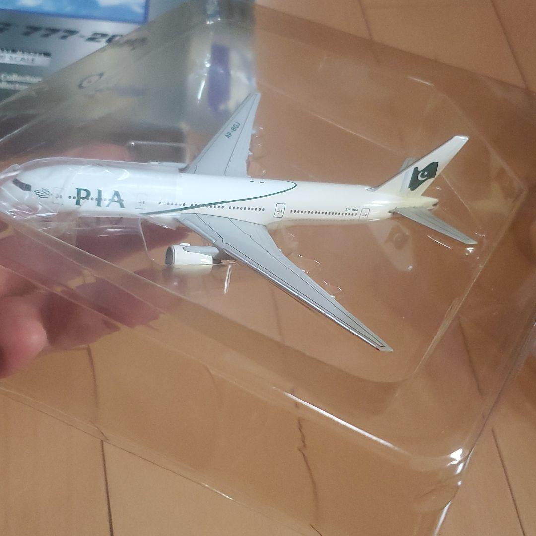 航空機・ヘリコプター PIA BOEING777-200