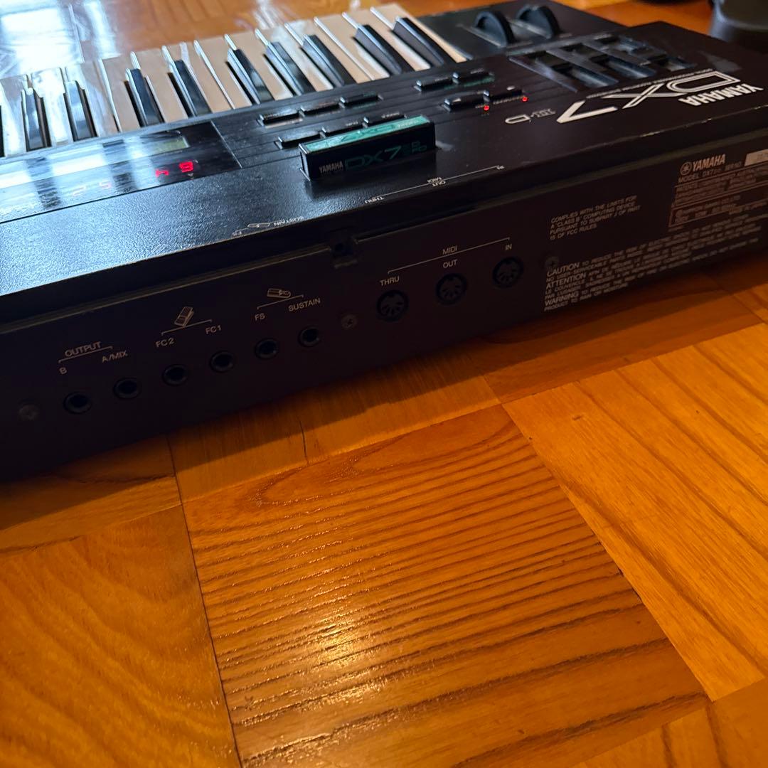 YAMAHA DX7 シンセサイザー