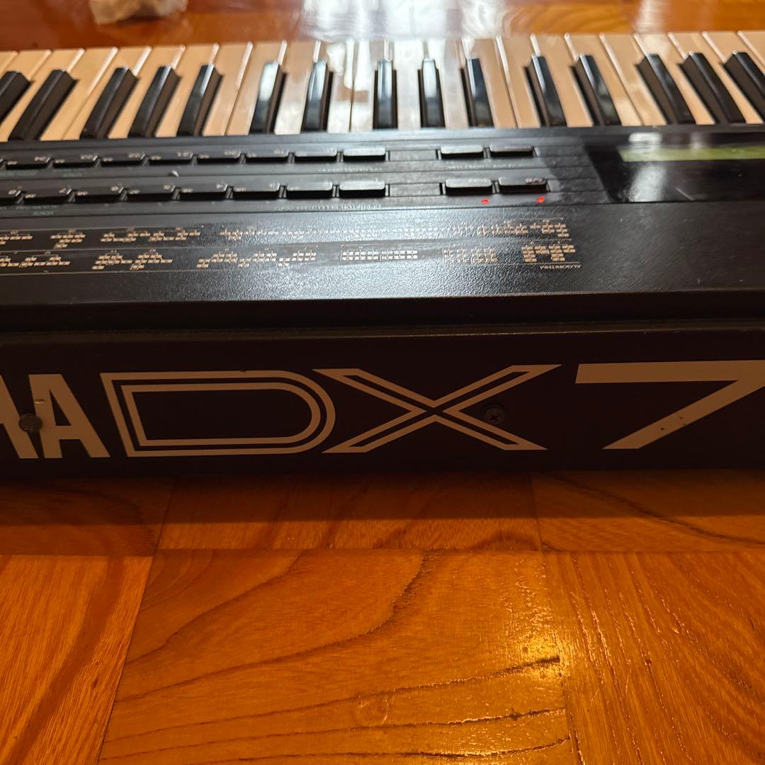 YAMAHA DX7 シンセサイザー