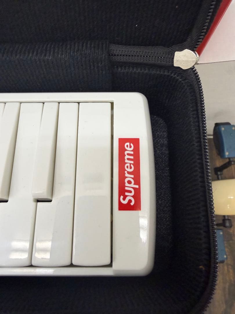 Supreme × Hohner メロディカ 鍵盤ハーモニカ 32鍵 赤箱 美品