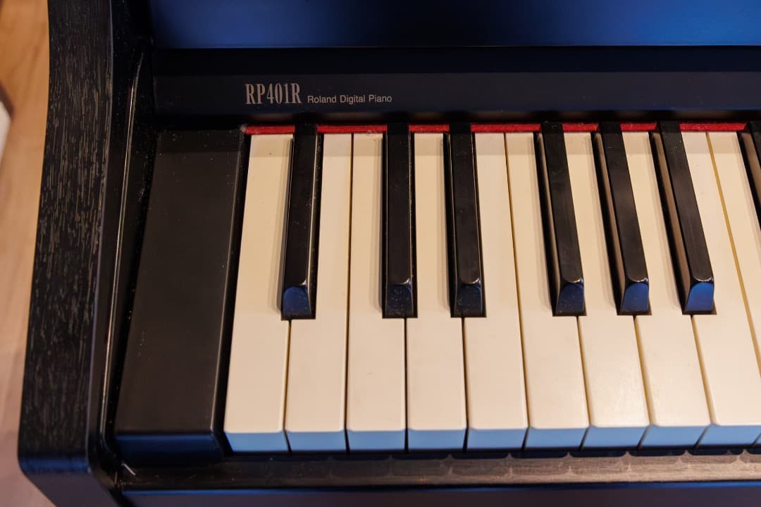 Roland 電子ピアノ RP401R 黒木目　※送料込み