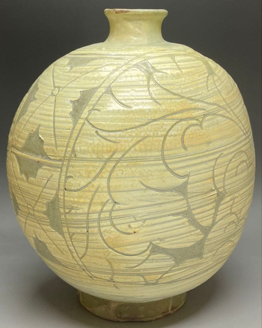 李朝　粉青沙器　扁壺　牡丹文　y023