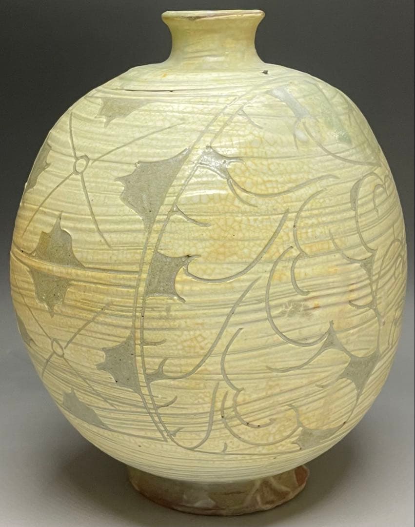 李朝　粉青沙器　扁壺　牡丹文　y023