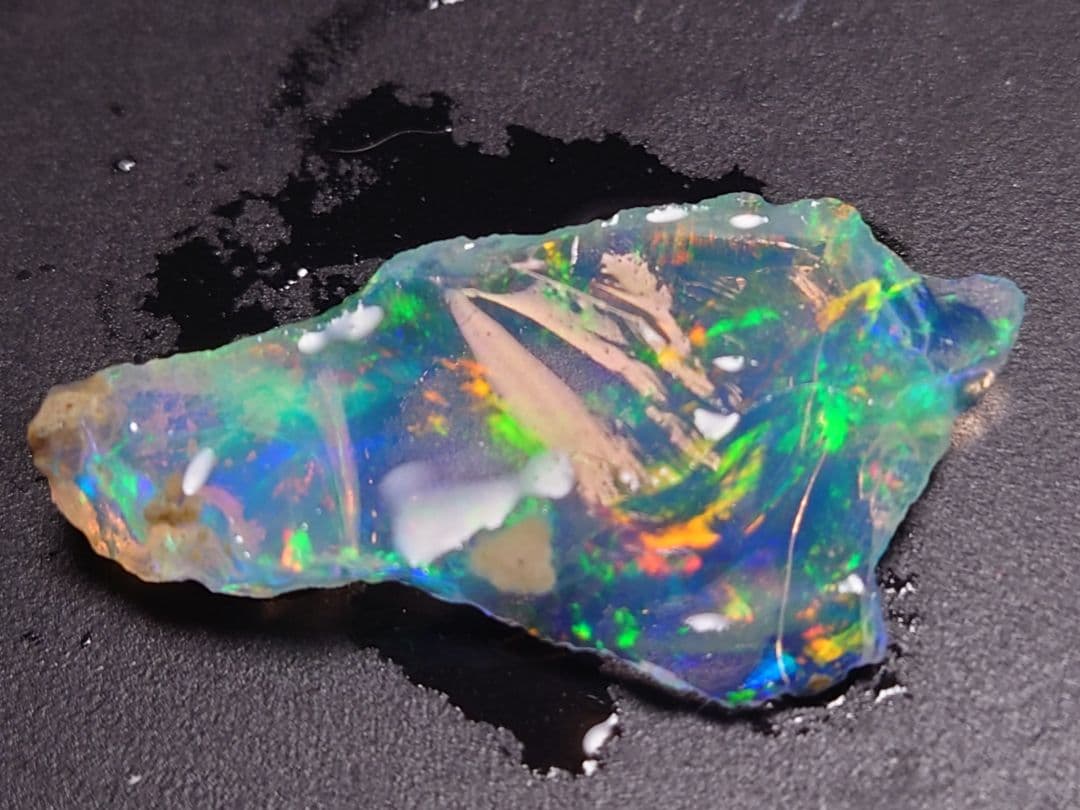 ウェロ産　チョーク　エチオピアオパール　標本　鉱物　原石　プレシャス　虹