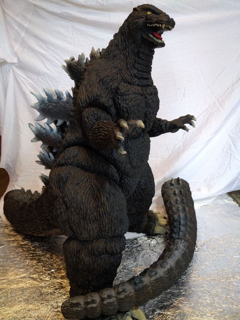 ゴジラ 特大フィギュア　バンダイ