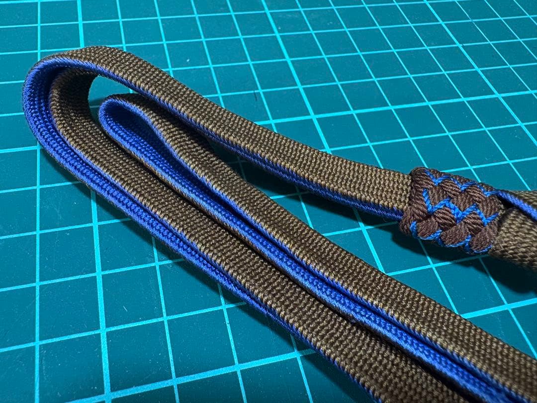 旧日本軍陸軍将校尉官軍刀用刀緒ほぼ未使用品に近い綺麗な品です。