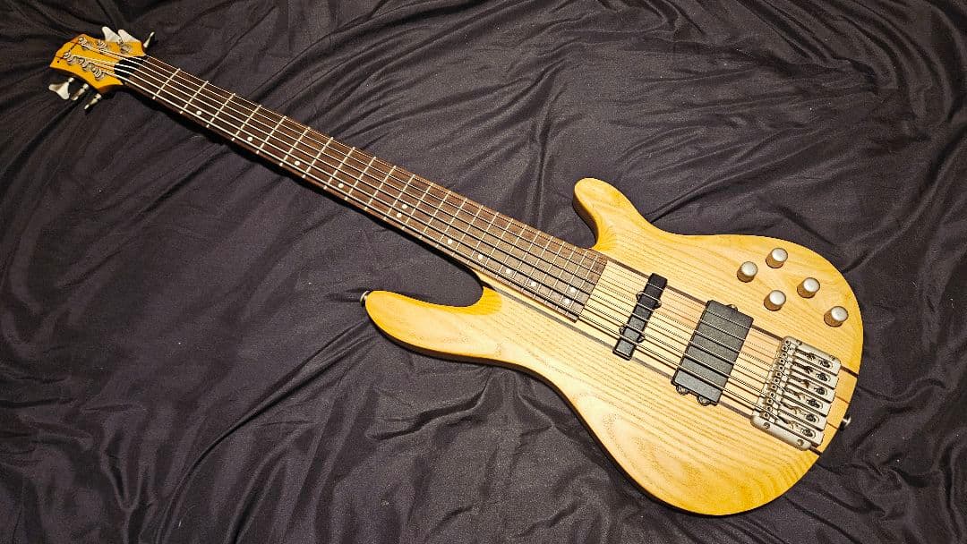 Playtech 6弦ベース