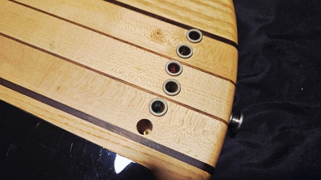 Playtech 6弦ベース