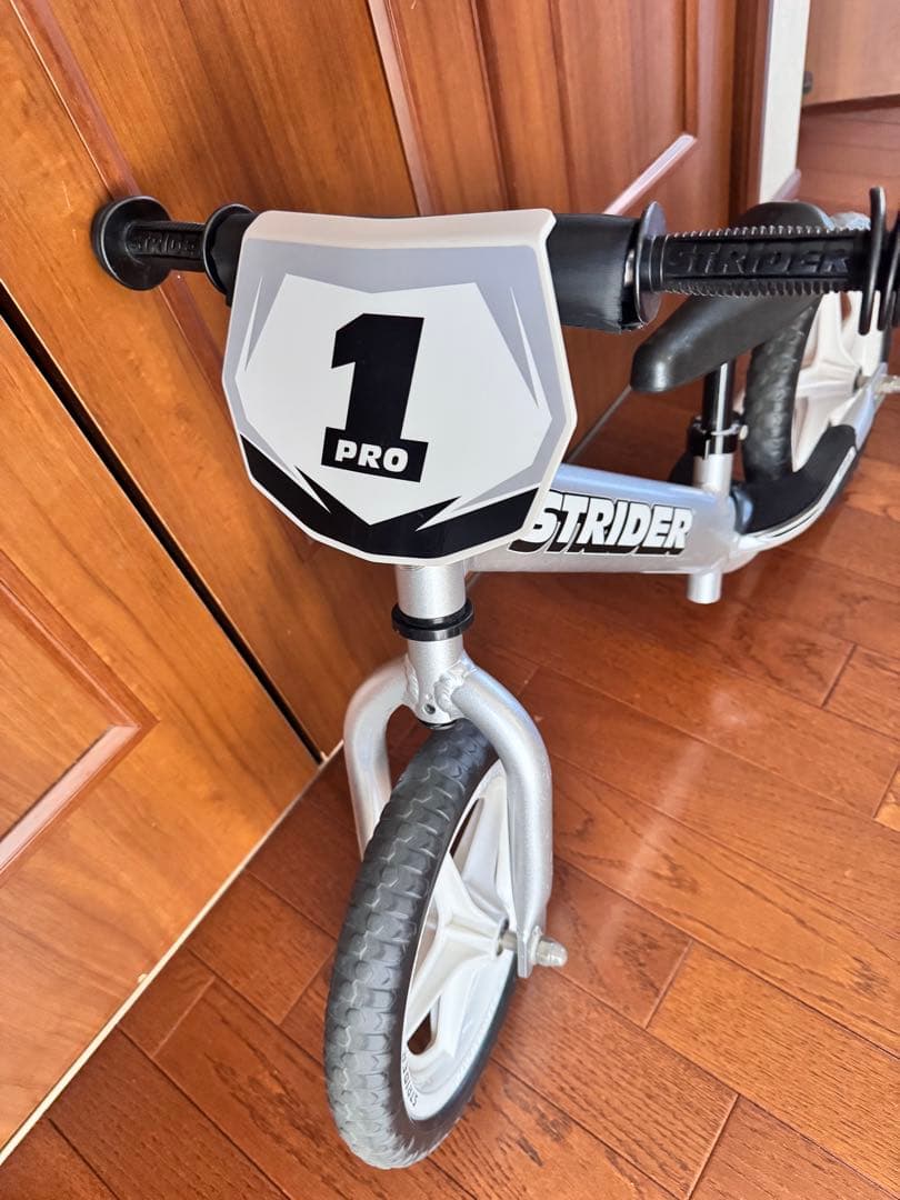 STRIDER pro ナンバープレート付き