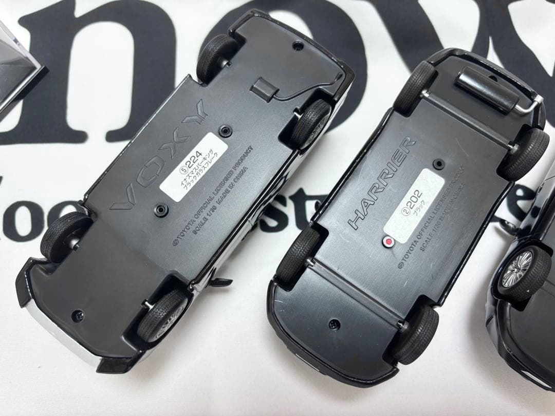 トヨタ カラーサンプル ミニカー 6台セット ヴォクシー ハリアー ヤリス