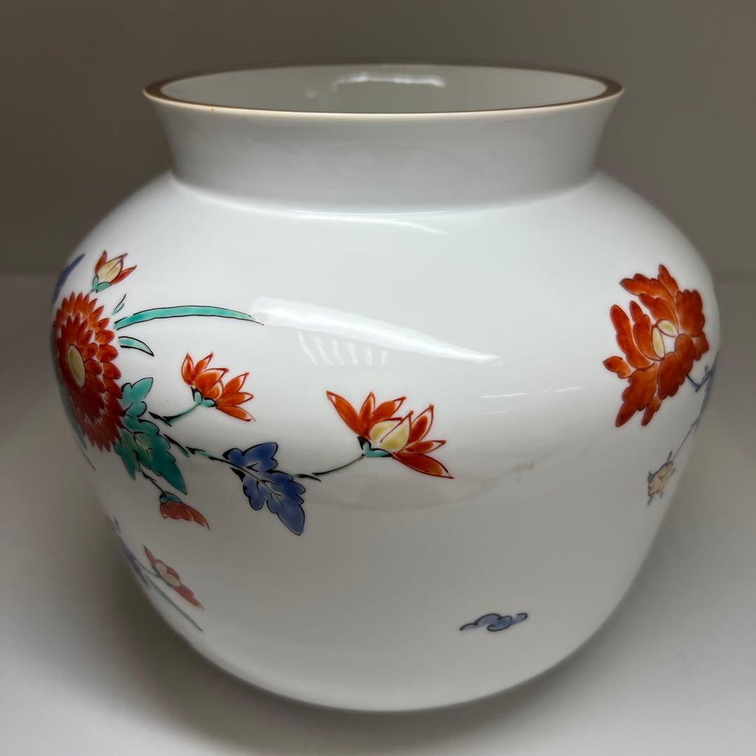 十三代酒井田柿右衛門　濁手菊牡丹文壷　共箱　最大幅約18㎝東Y7-0825⭐︎2F