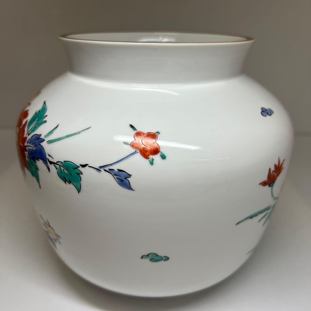 十三代酒井田柿右衛門　濁手菊牡丹文壷　共箱　最大幅約18㎝東Y7-0825⭐︎2F